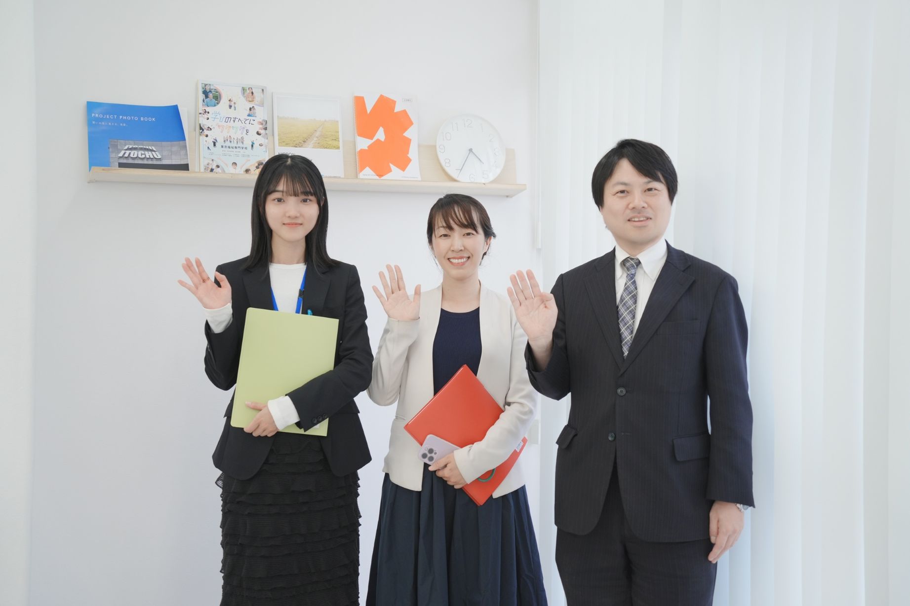 早稲田京福語学院 専任・非常勤ともに様々な年代の先生が在籍しています。フラットな職場で気軽に相談できる環境です。